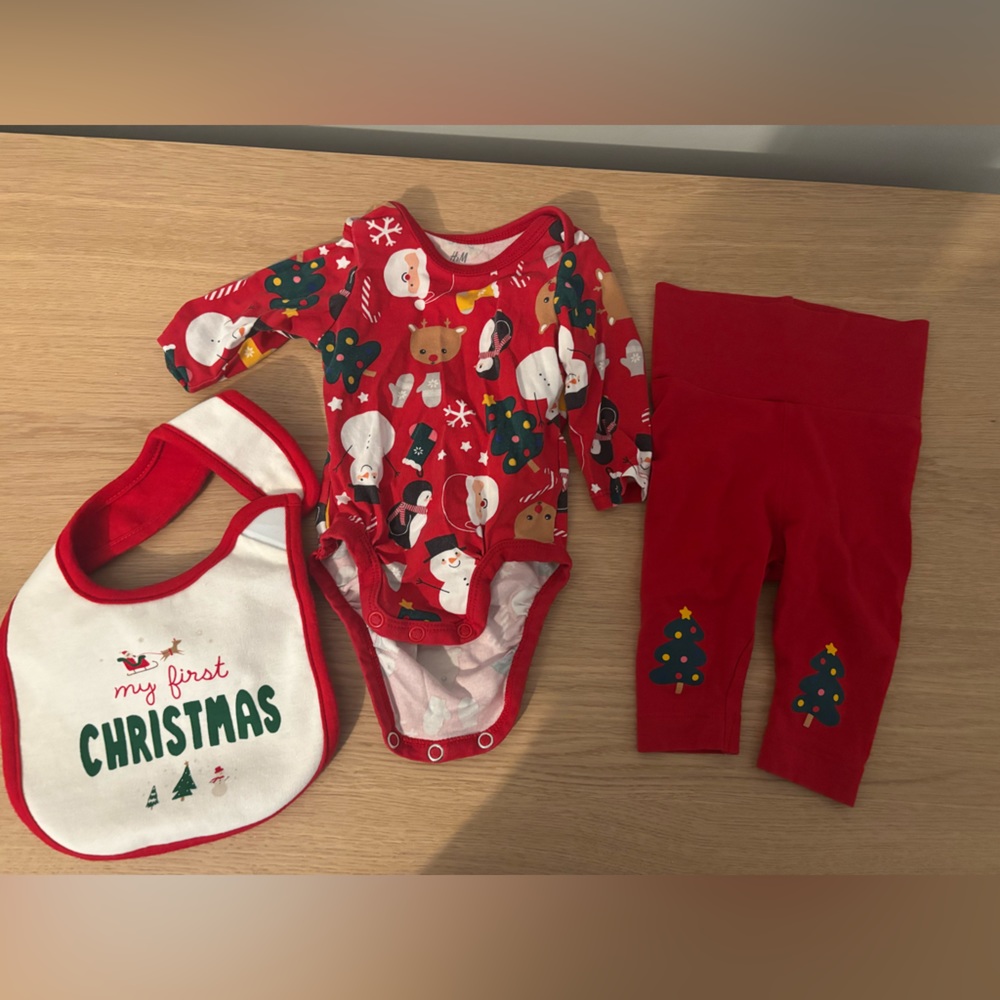 My first Christmas outfit and bib